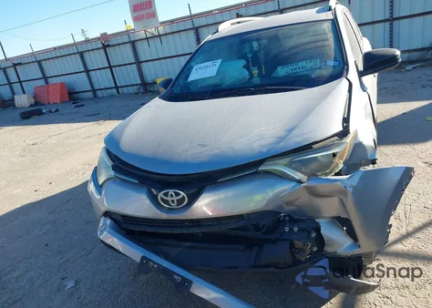 2016 Toyota Rav4 Le z USA, uszkodzony, nr VIN 2T3ZFREV8GW296938